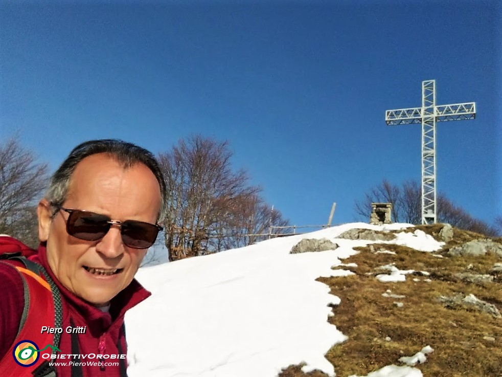 64 Alla croce di vetta del Monte Suchello (1541 m).jpg